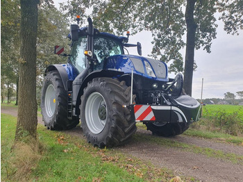 Farm tractor NEW HOLLAND T7