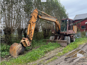 Excavator CASE