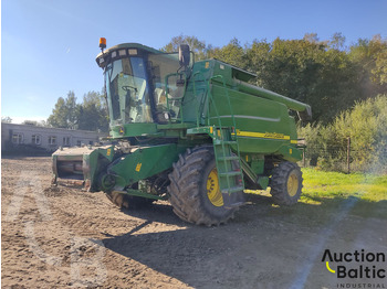 Combine harvester for transportation of food John Deere 9450: picture 2