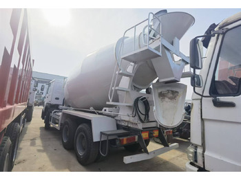 Concrete mixer truck SINOTRUK HOWO