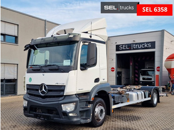 Container transporter/ Swap body truck MERCEDES-BENZ Antos 1840