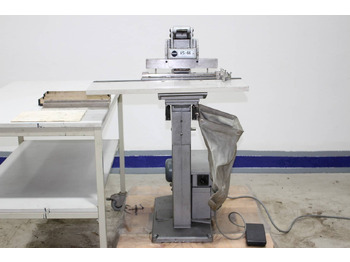 Paper cutting machine