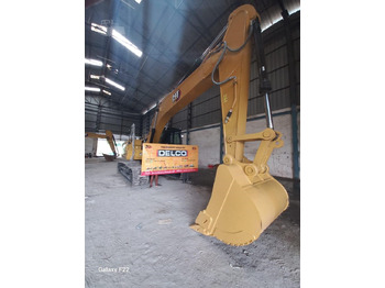 Crawler excavator CATERPILLAR 320D3