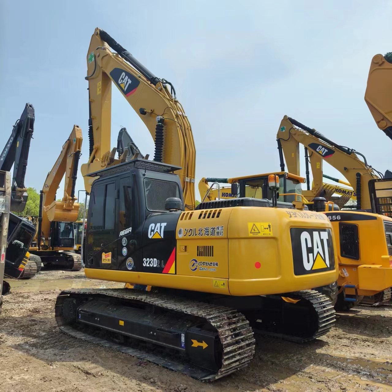 Crawler excavator CATERPILLAR 323