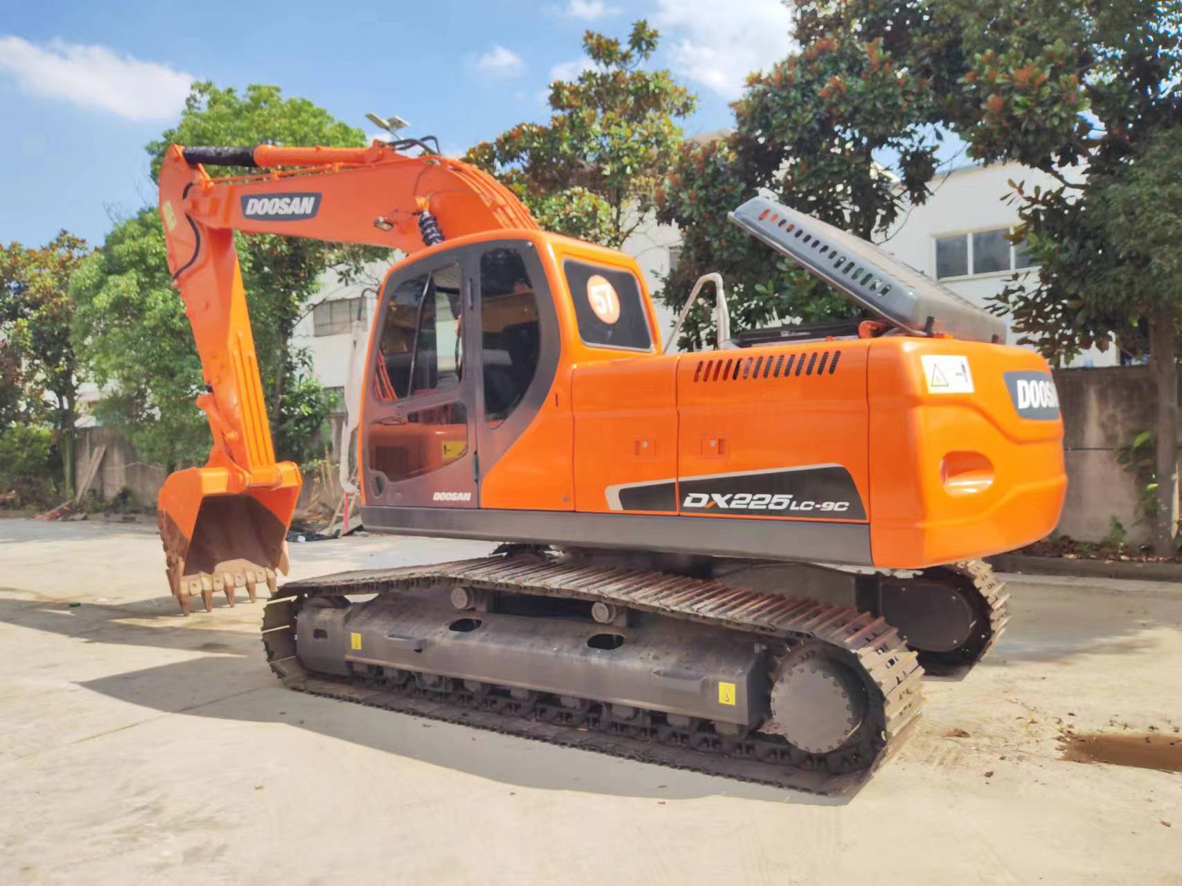 Crawler excavator DOOSAN DX225