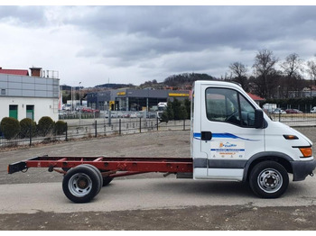 Cab chassis truck, Commercial vehicle IVECO Daily 35C12: picture 3