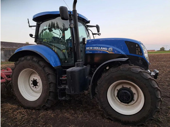 Farm tractor NEW HOLLAND T7.200