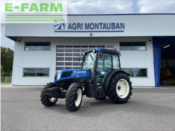 Farm tractor NEW HOLLAND T4