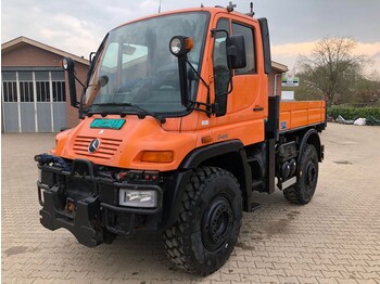 Dropside/ Flatbed truck UNIMOG U400