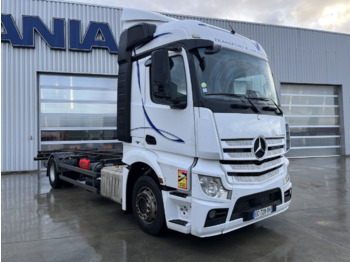 Container transporter/ Swap body truck MERCEDES-BENZ Actros 1845