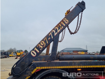 Skip loader truck SCANIA P 320