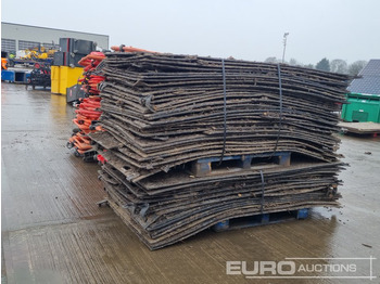 Construction equipment Bundle of Tracking Boards (3 of), Bundle of Plastic Pedestrian Safery Barriers (2 of): picture 3