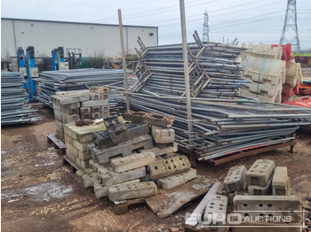 Construction equipment Stillage of Heras Fencing, Pallet of Fencing Feet (2 of), Pallet of Breeze Blocks, Bundle of Metal Safety Barriers: picture 4