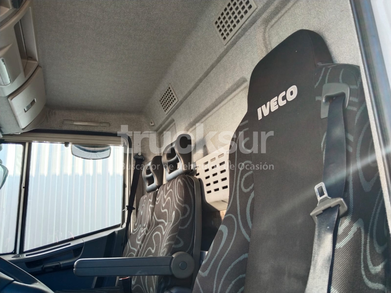 Box truck IVECO EUROCARGO: picture 8