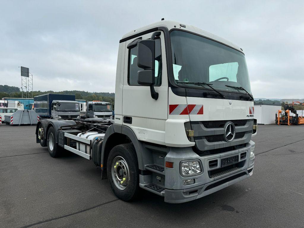 Cab chassis truck Mercedes-Benz Actros 2532 6x2 MP 3 Fahrgestell: picture 11