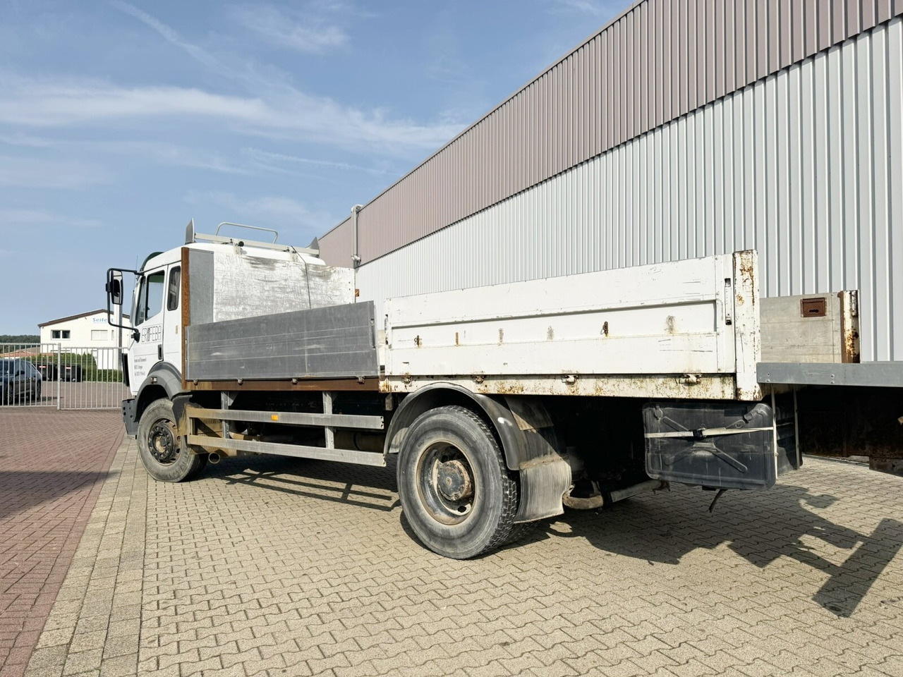 Dropside/ Flatbed truck Mercedes-Benz SK 1827L 4x2 SK 1827L 4x2: picture 14