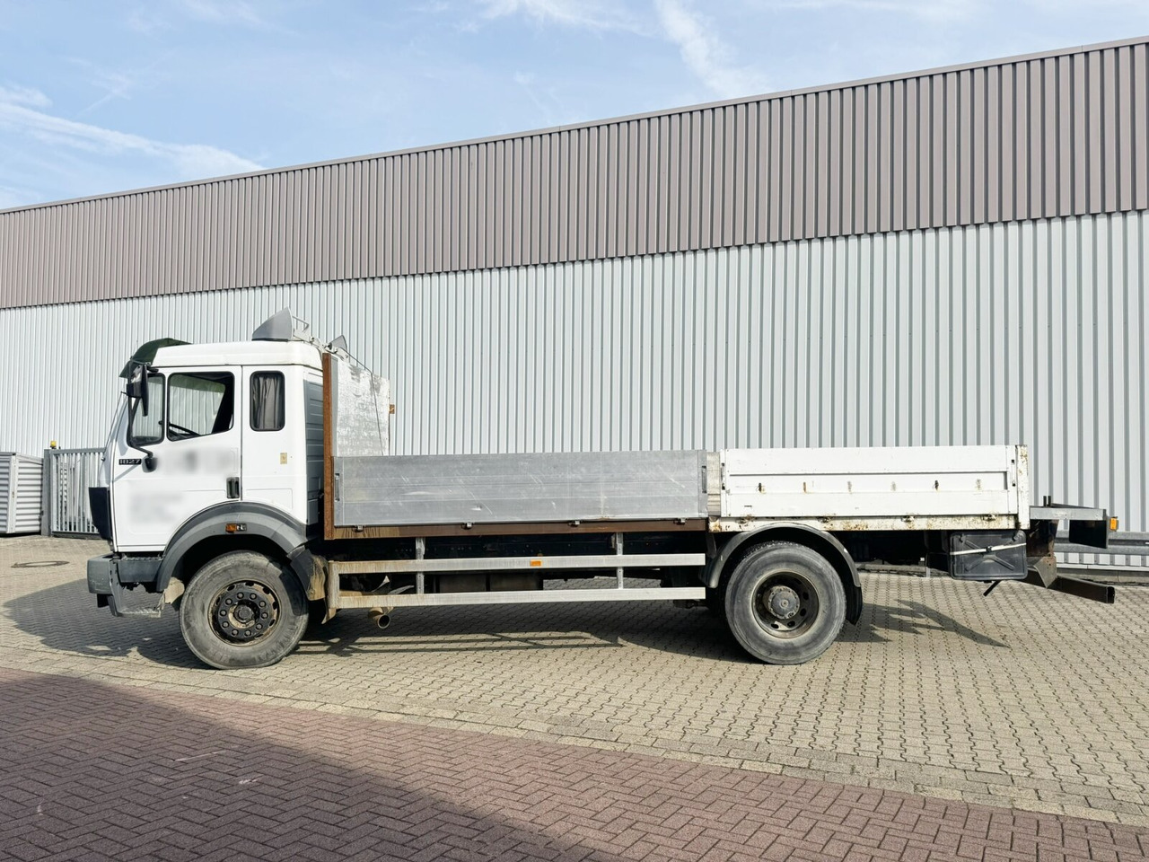 Dropside/ Flatbed truck Mercedes-Benz SK 1827L 4x2 SK 1827L 4x2: picture 10