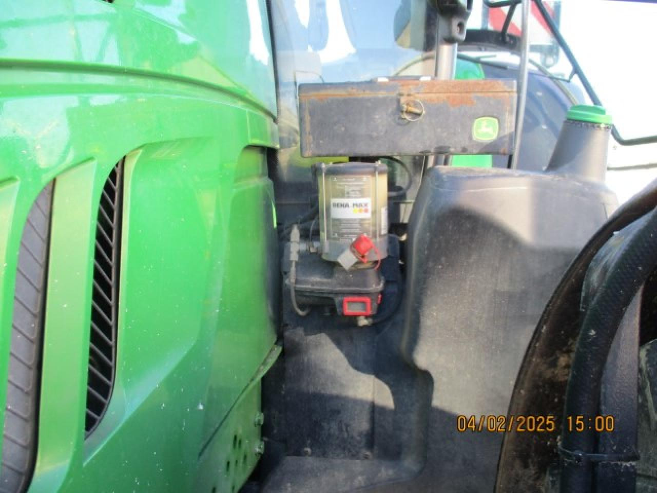 Farm tractor John Deere 6195R: picture 6