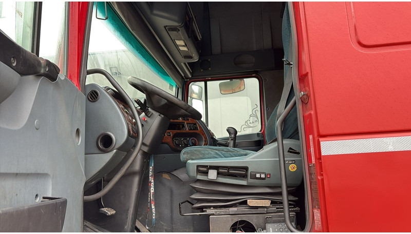 Tractor unit DAF 95 XF 430 (EURO 2 / BOITE MANUELLE / MANUAL GEARBOX / MANUAL PUMP): picture 16