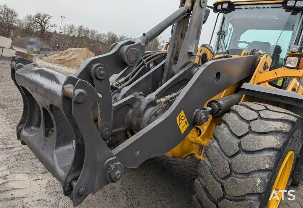 Bulldozer Volvo L120G: picture 37