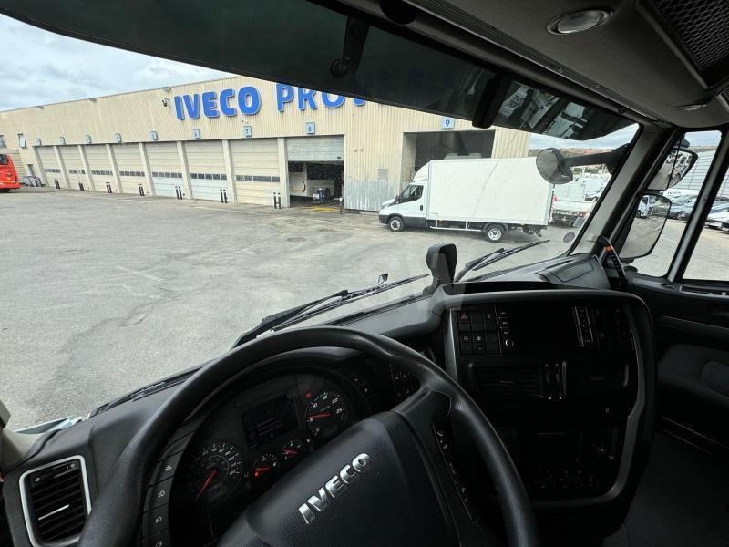 Tractor unit Iveco STRALIS 460 MIX LNG/CNG: picture 11