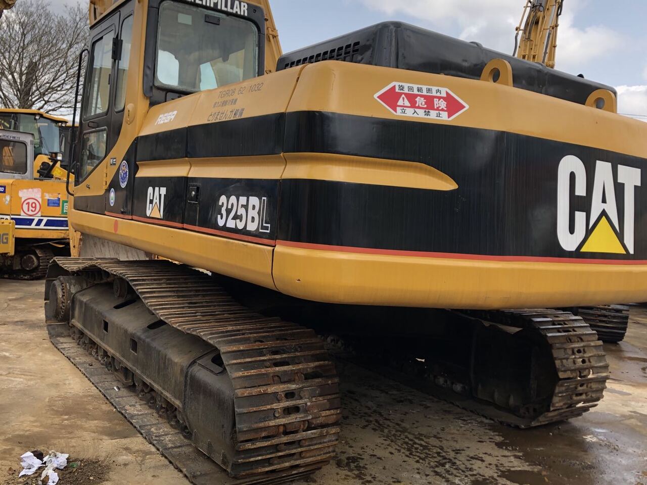 Crawler excavator CATERPILLAR Cat 325B: picture 9