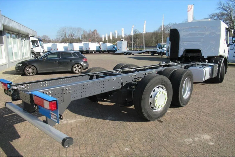 Cab chassis truck Renault D 320 26 T. 6x2 chassis + retarder: picture 20