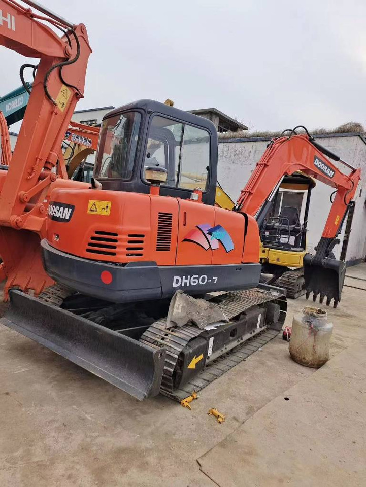 Mini excavator Doosan DH 60-7: picture 1