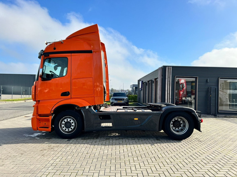 Tractor unit Mercedes-Benz Actros 1836 4x2 trekker: picture 9