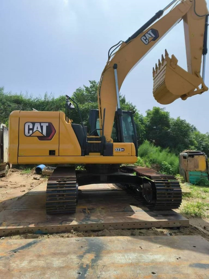 Crawler excavator CAT 323 GC: picture 16