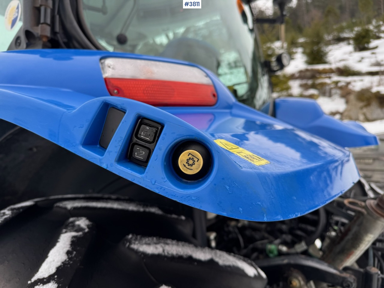 Farm tractor 2010 New Holland T6020 Elite w/front loader: picture 45