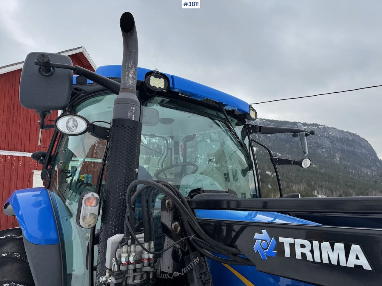 Farm tractor 2010 New Holland T6020 Elite w/front loader: picture 29