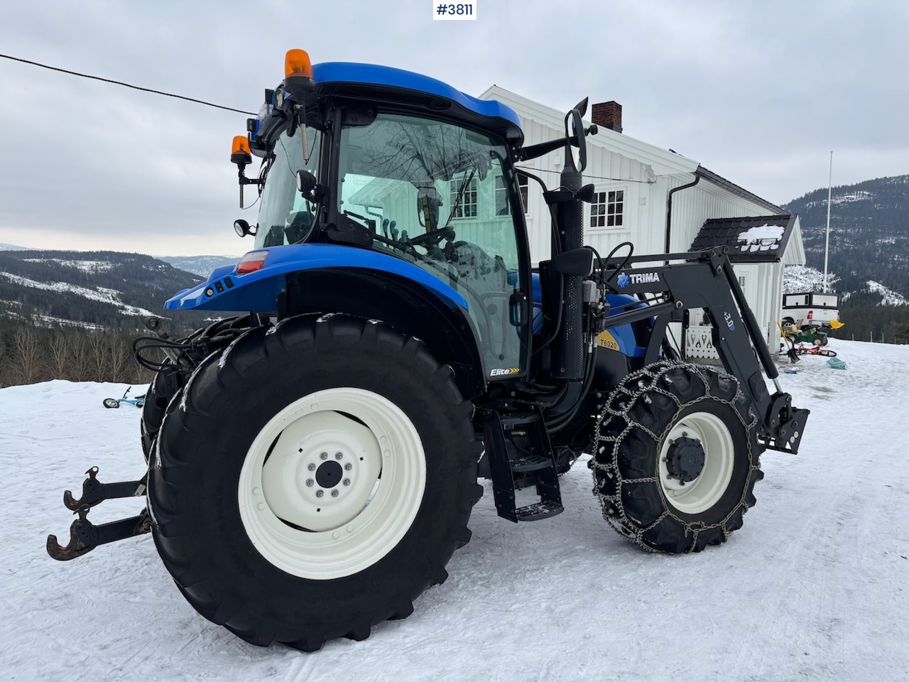 Farm tractor 2010 New Holland T6020 Elite w/front loader: picture 32