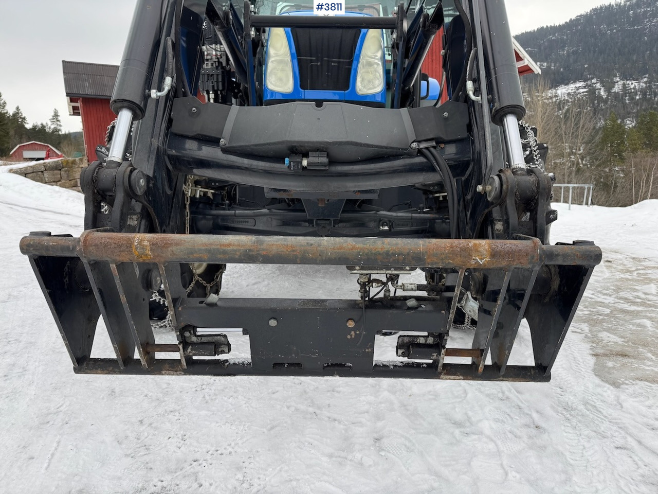 Farm tractor 2010 New Holland T6020 Elite w/front loader: picture 26