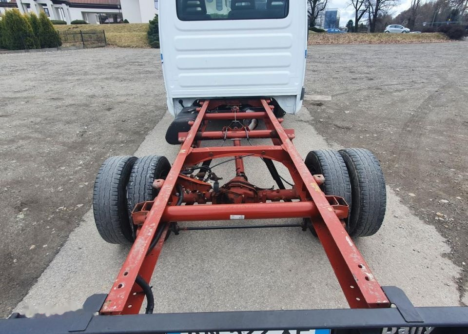 Cab chassis truck, Commercial vehicle IVECO Daily 35C12: picture 6