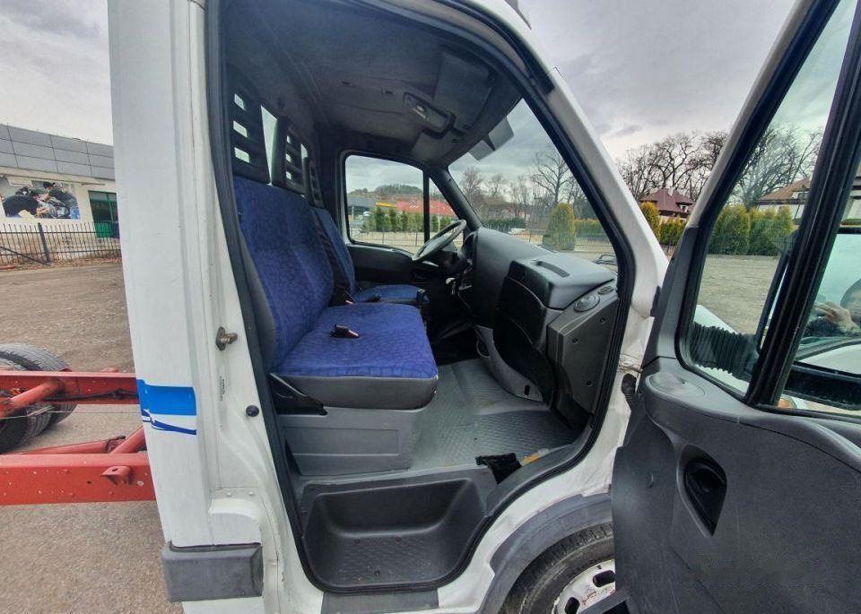 Cab chassis truck, Commercial vehicle IVECO Daily 35C12: picture 18