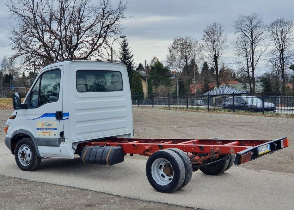 Cab chassis truck, Commercial vehicle IVECO Daily 35C12: picture 7