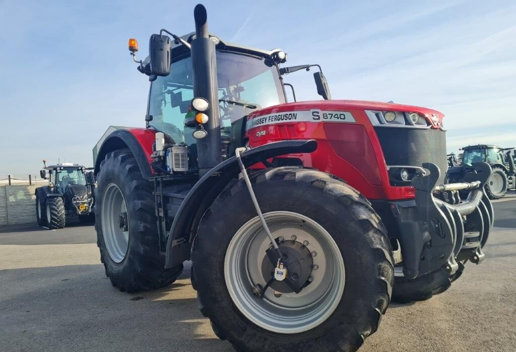 Farm tractor Massey Ferguson MF 8740S DynaVT: picture 6