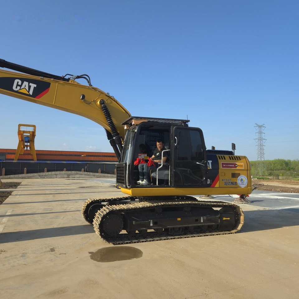 Crawler excavator Caterpillar 320D: picture 7