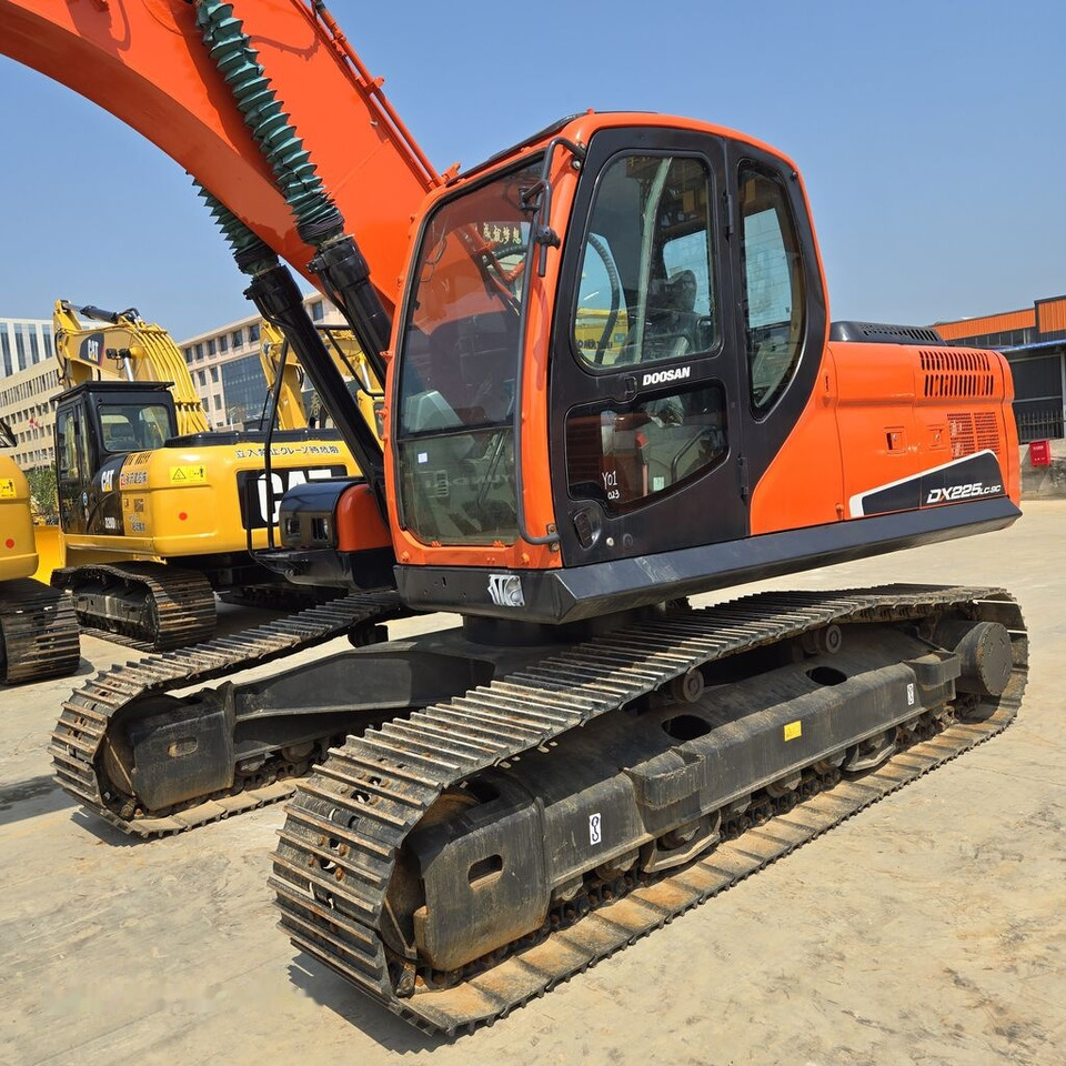 Crawler excavator Doosan DX225: picture 8