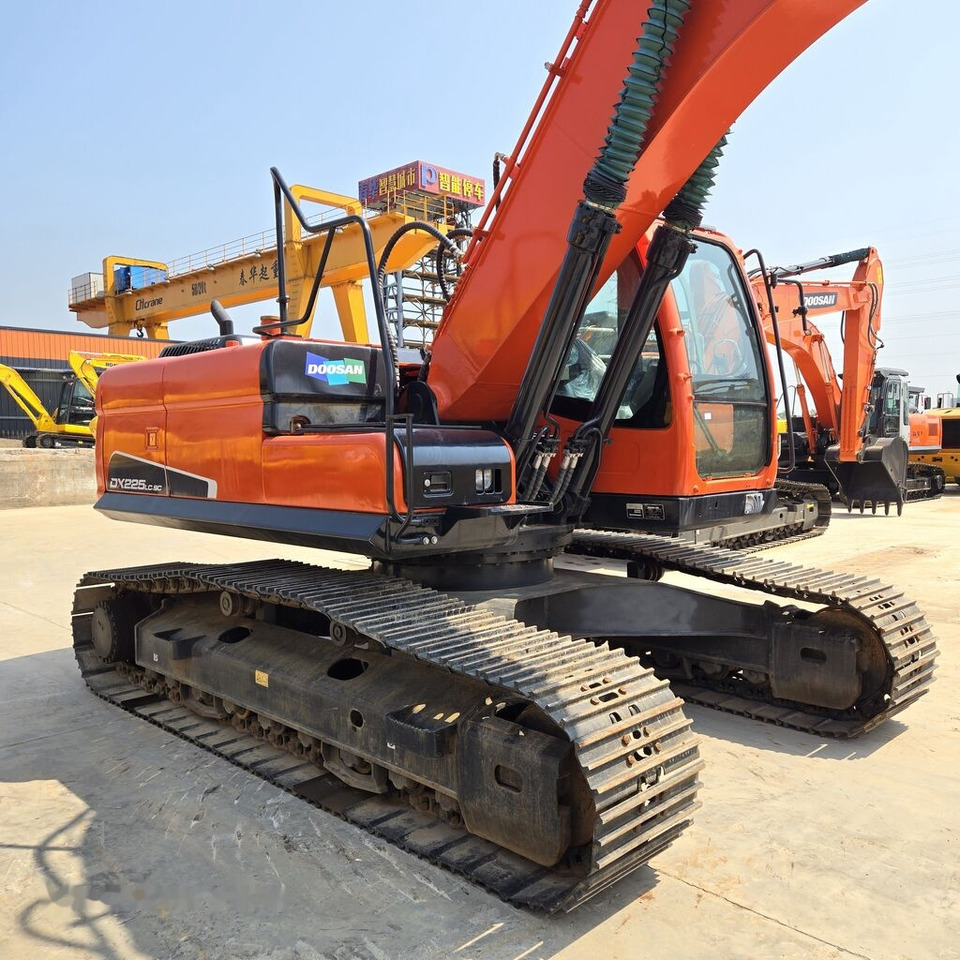 Crawler excavator Doosan DX225: picture 9