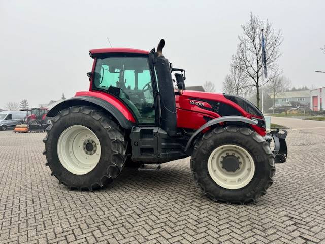 Farm tractor Valtra T144 Hitech: picture 15