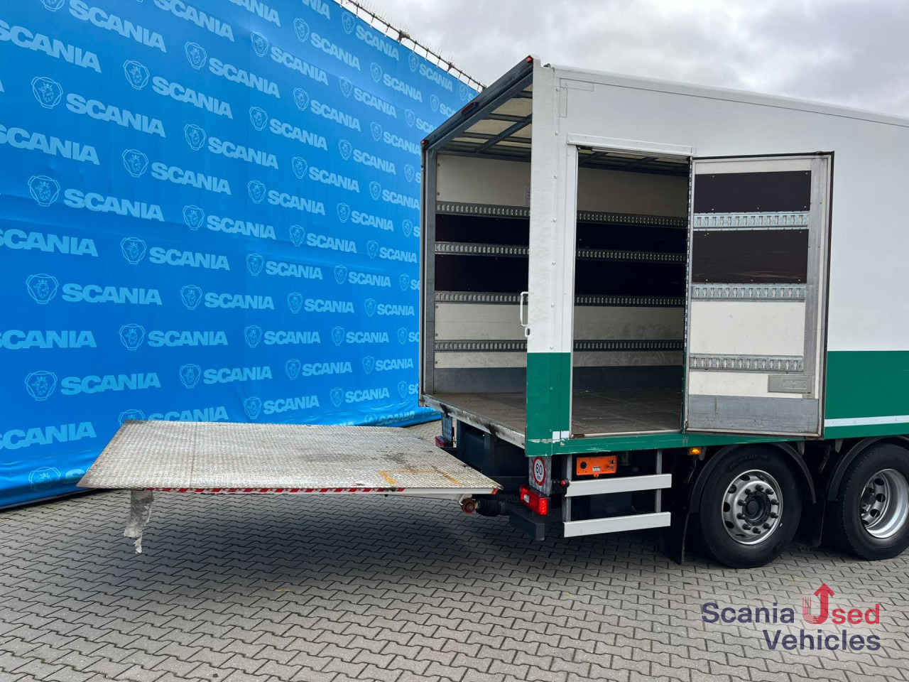 Box truck SCANIA P 320 DB6x2*4MNB FULL AIR 8T RETARDER 2T TAIL LIFT: picture 13