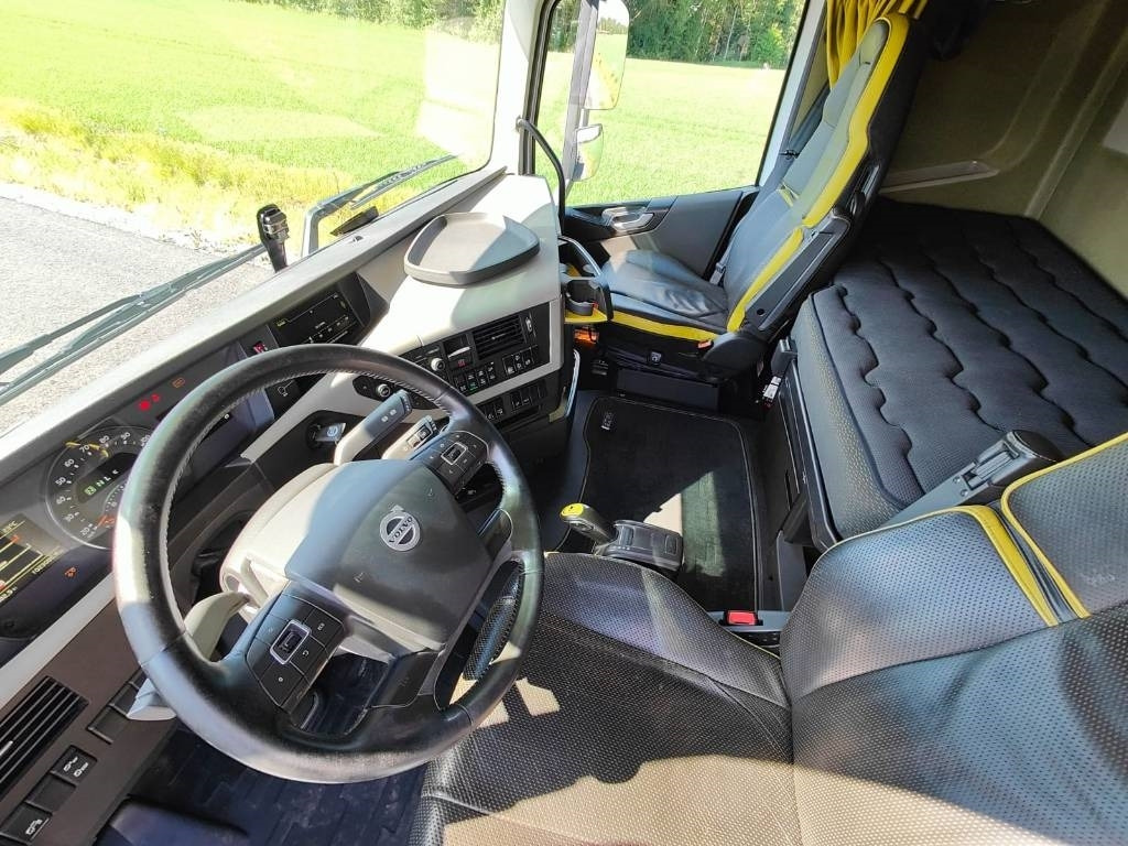 Cab chassis truck Volvo FH 16: picture 10