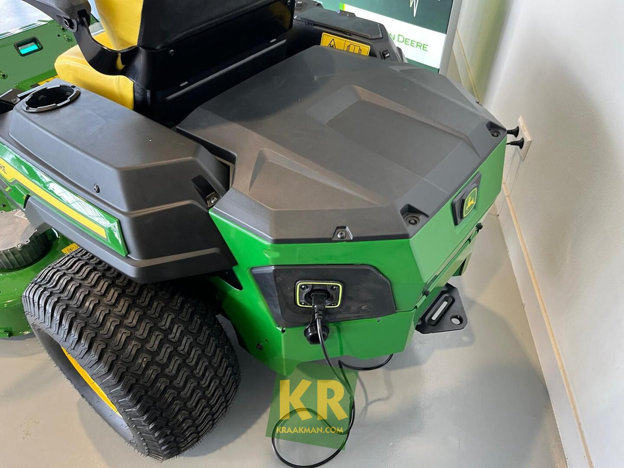 New Garden mower John Deere Z370R ELECTRIC: picture 6 New Garden mower John Deere Z370R ELECTRIC: picture 6
