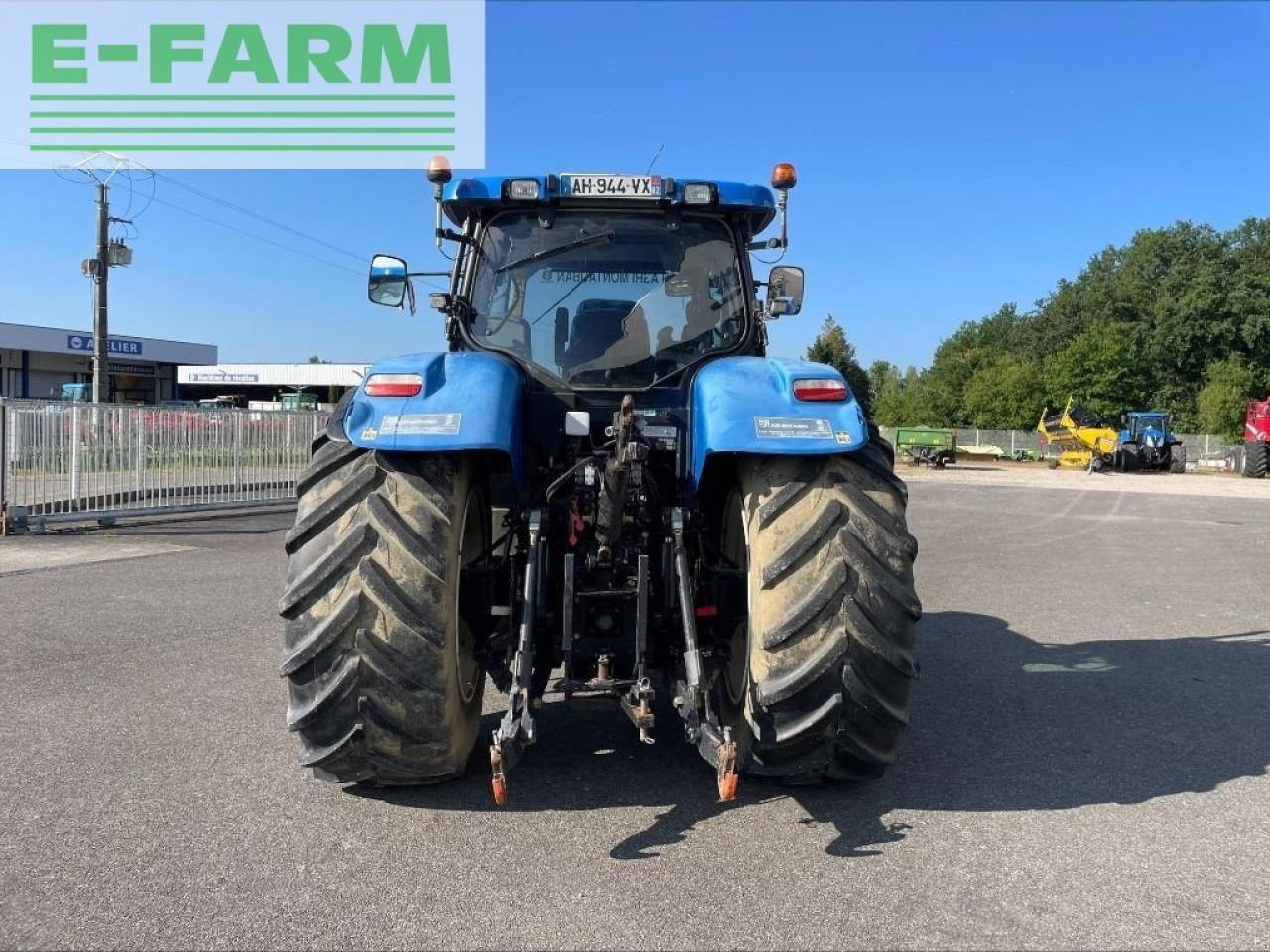 Farm tractor New Holland t 7050: picture 6