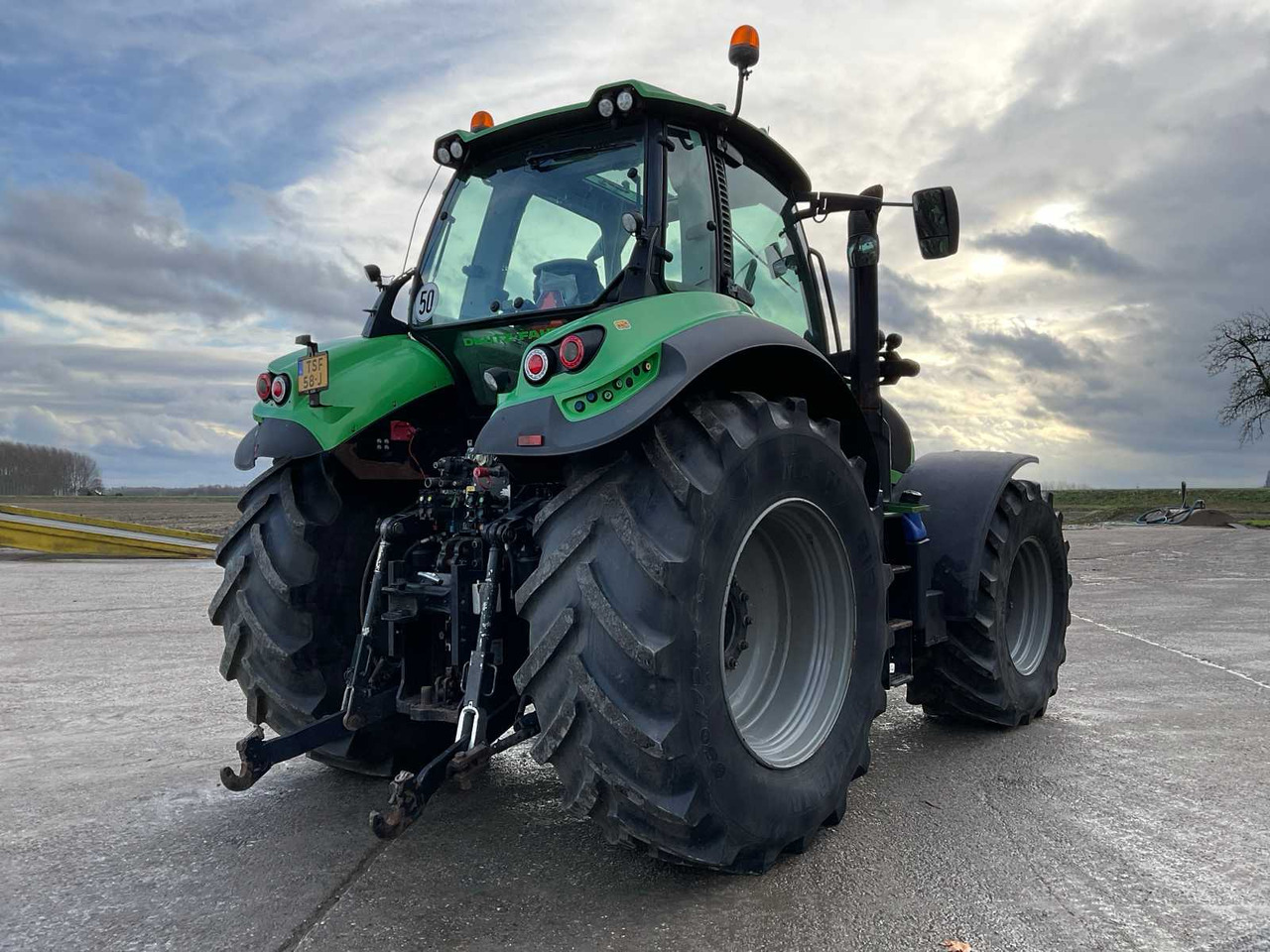 Farm tractor Deutz-Fahr 7250 TTV: picture 8