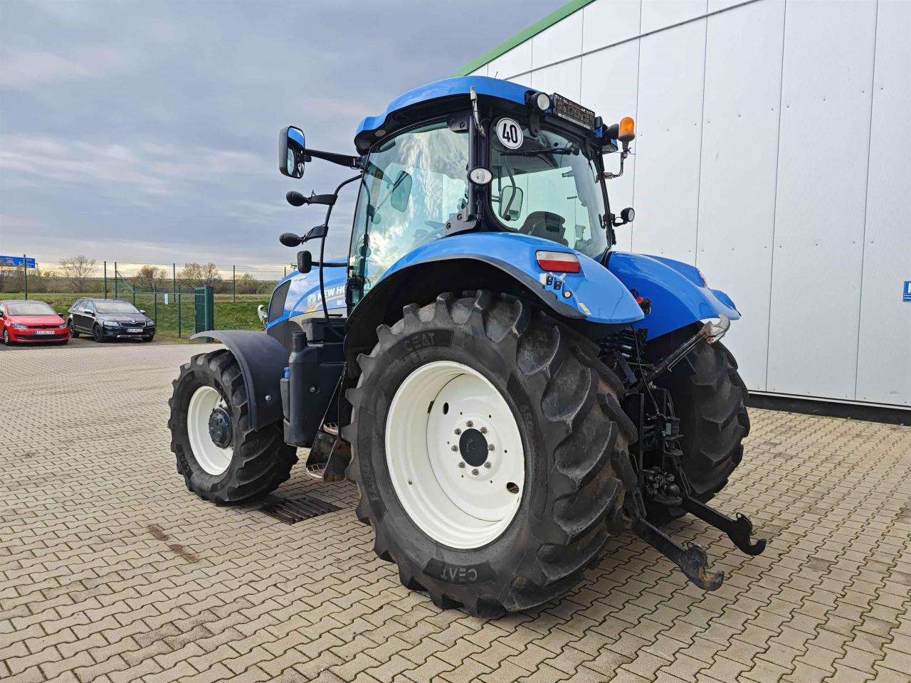 Farm tractor New Holland T7.200: picture 6