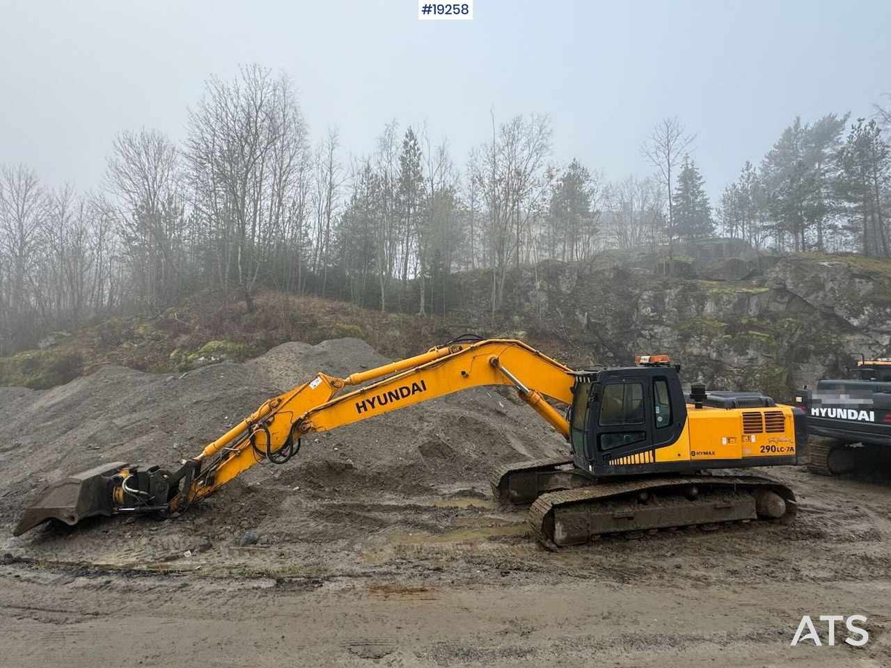 Excavator Hyundai Robex 290LC: picture 21