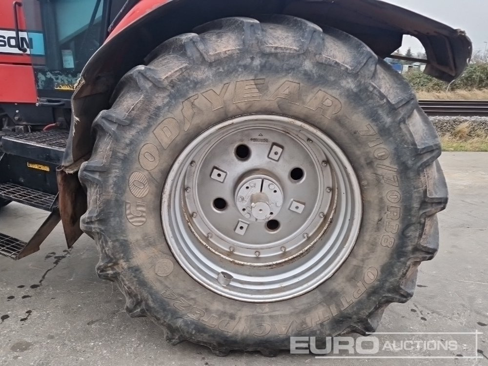 Farm tractor 1996 Massey Ferguson MF9240: picture 10